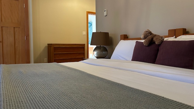 Fresh, clean bedroom ready for guests - Golden BC